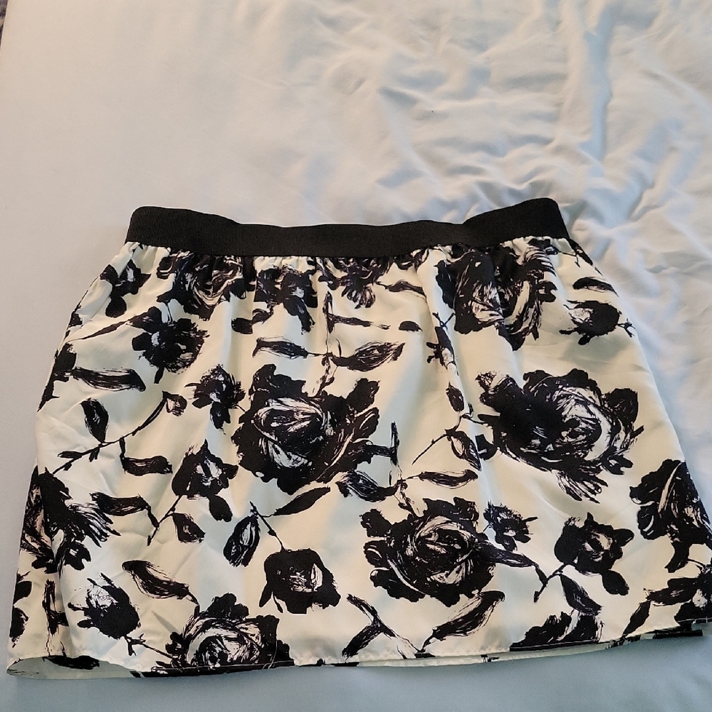 ANN TAYLOR LOFT Floral Black and White Skirt Sz 14